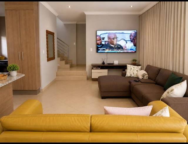 3 BEDROOM TOWNHOUSE FOR SALE IN THATCHFIELD